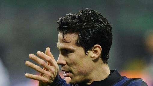 Hernanes come a Formello: regala scarpe a un tifoso