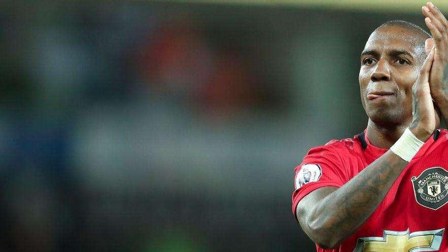 Sky - Inter, Ashley Young in arrivo: domani a Milano, in mattinata le visite mediche. Poi la firma sul contratto