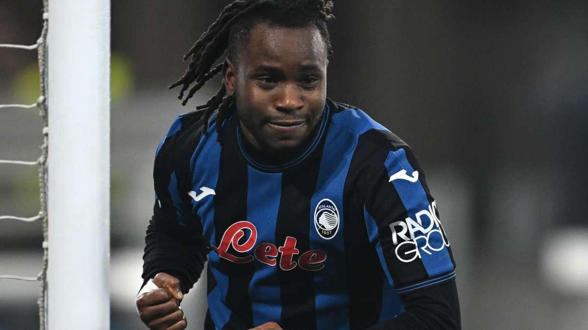 CdS - Il Napoli piomba su Lookman e sfida l'Inter: offerto un ingaggio più alto, ma i nerazzurri restano in pole