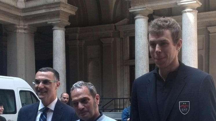 Una maglia nerazzurra per Nick Melli: "In bocca al lupo Inter, spero di venire presto allo stadio"
