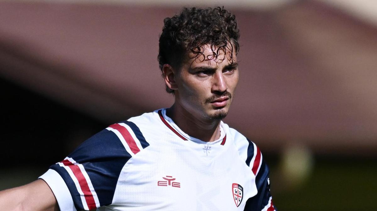 Esposito, si muove il Como. Ma col Cagliari c'è ancora un'ampia distanza