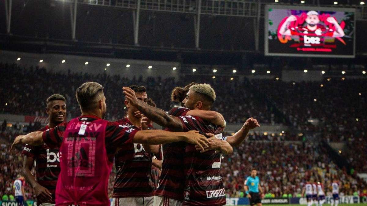 Gabigol ancora protagonista: gol, assist e bacio al fotografo per festeggiare la rete