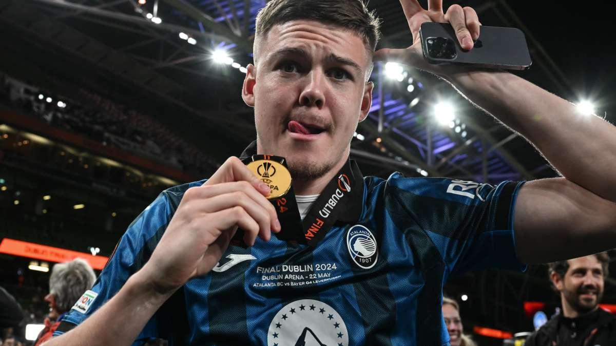 FcIN - Lo Spezia vorrebbe tenere Pio Esposito, ma l'Inter ha altri progetti. E i club hanno parlato di Holm: il punto