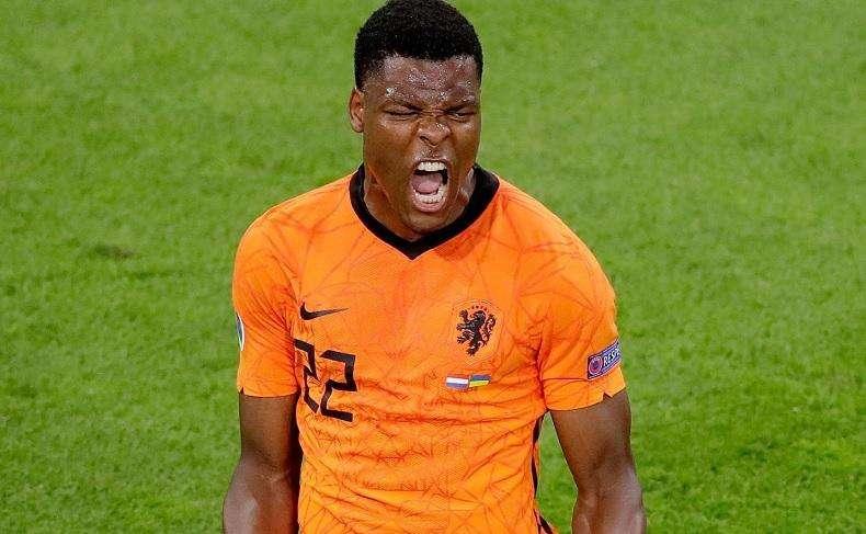 Anche l'Olanda fa gli auguri a Denzel Dumfries (con un auspicio)