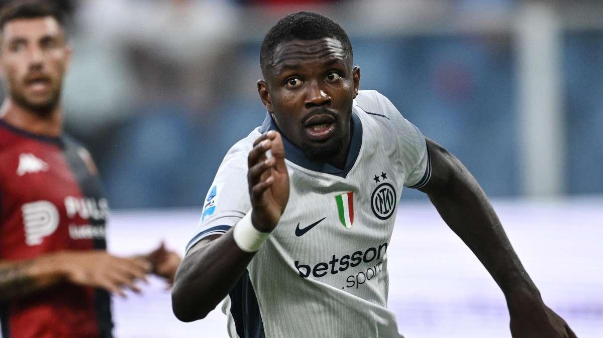 VIDEO - Thuram replica a Vogliacco con una doppietta, poi la beffa last minute: gli highlights di Genoa-Inter 2-2