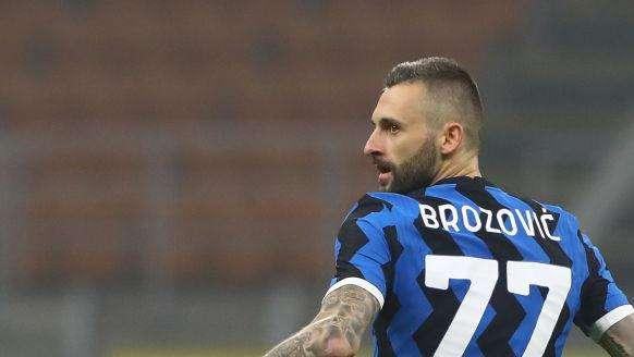 FcIN - Brozovic tratta personalmente il rinnovo con l'Inter: le cifre su cui le parti stanno lavorando