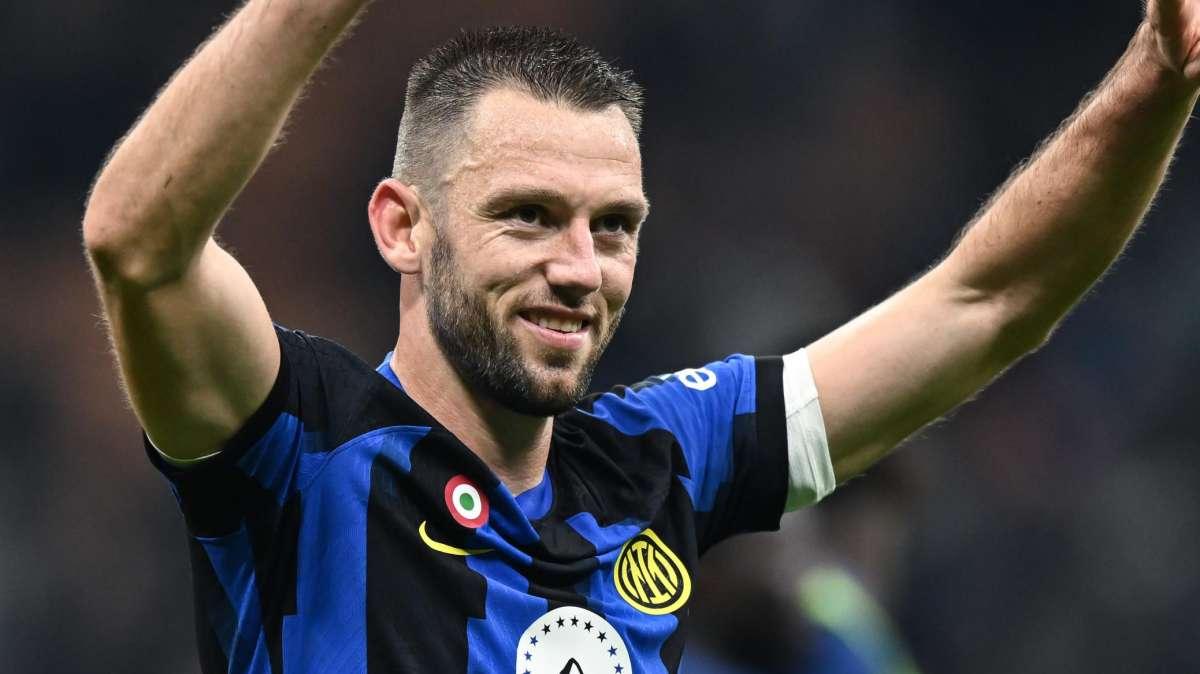 De Vrij, l'esultanza sui social dopo il 4-0 all'Atalanta: "Avanti così tutti insieme"