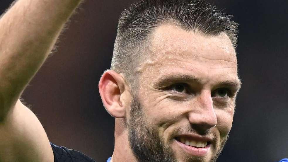 Van Hanegem impressionato da De Vrij: "Con la Polonia ha giocato una grande partita"