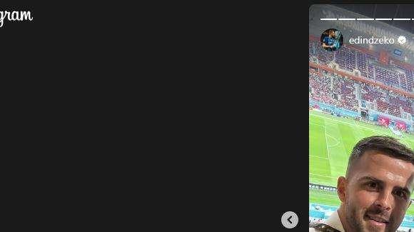 FOTO - Dzeko a Doha per Croazia-Canada: selfie con Pjanic durante il match