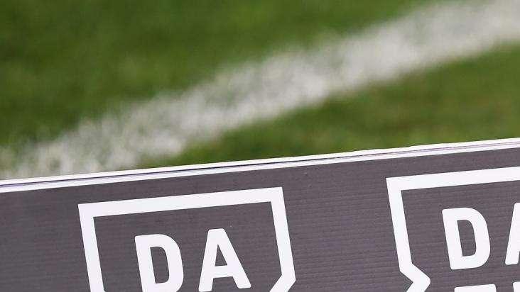 Dazn chiude i rubinetti e apre la crisi dei diritti televisivi: 64 milioni congelati