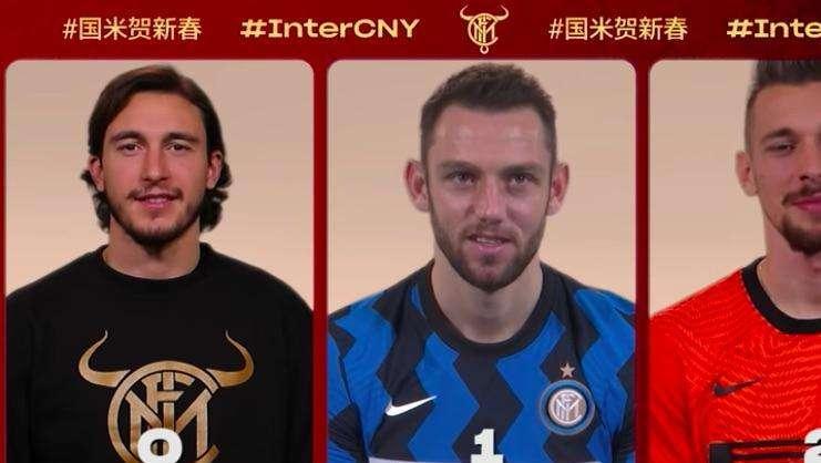 VIDEO - Capodanno cinese, sfida con domande a tema tra Darmian, De Vrij e Radu: il portiere vince il quiz