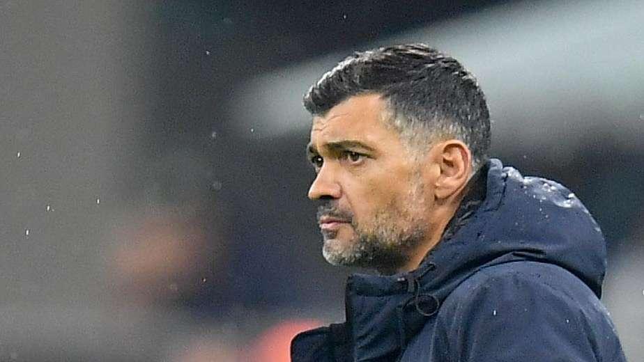 Paura per Conceiçao: tifosi Porto inferociti, sassaiola contro moglie e figli 