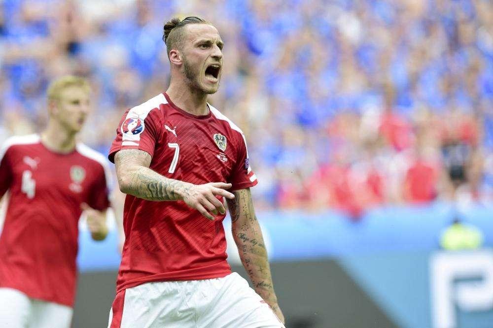 La Cina chiude le frontiere e Arnautovic non fa in tempo a rientrare
