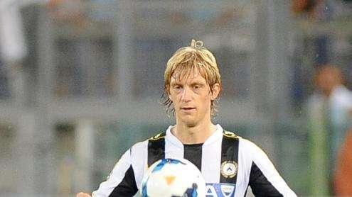 La Juventus alla ricerca di Basta. Si riapre la pista Isla?