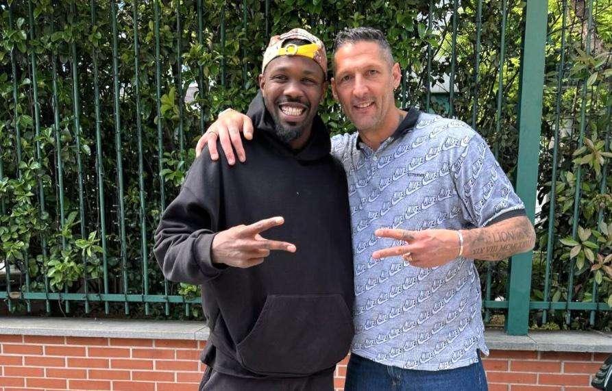 Verso Milan-Inter, Materazzi abbraccia Thuram: "Incontri pre-derby, loading"