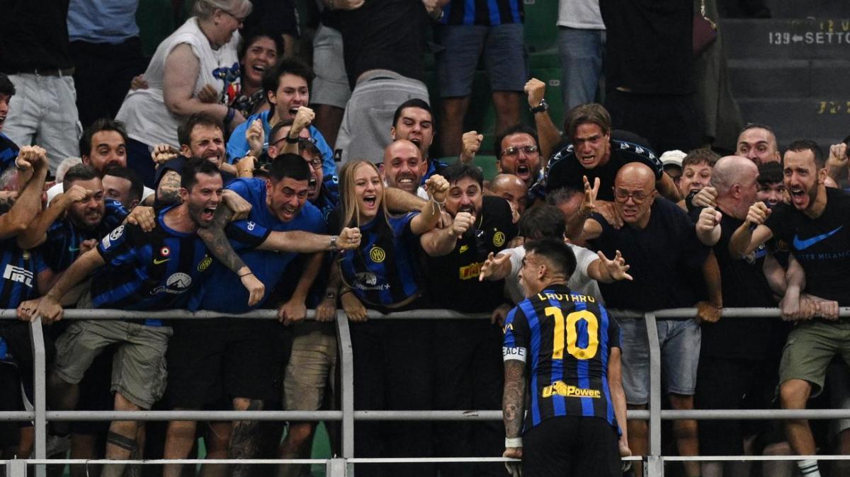Lautaro segna e si arrampica sulla balaustra. Davanti a un tifoso speciale