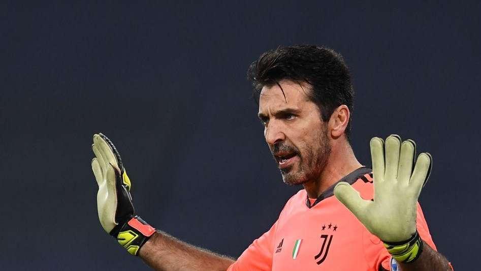 Juve, Buffon annuncia l'addio: "Fine di un ciclo, giusto togliere il disturbo"