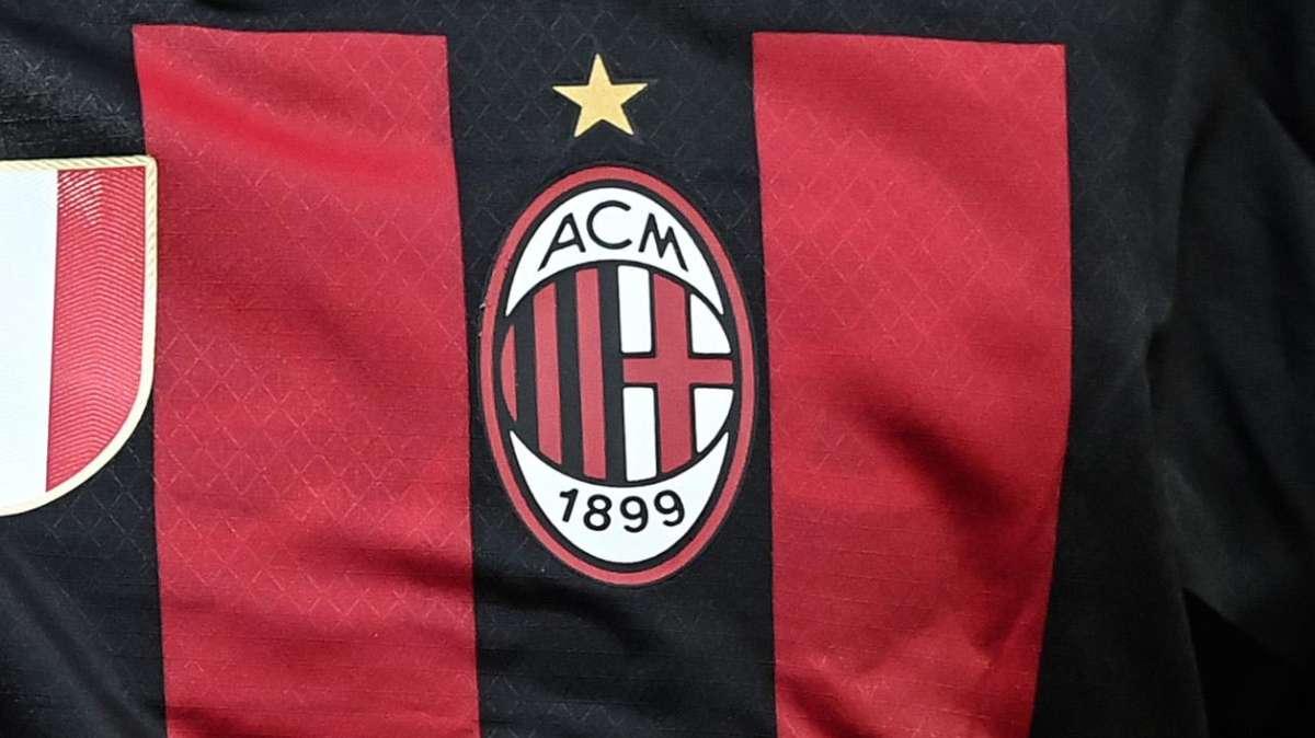 Il Milan saluta Suarez: "Addio a un grande avversario. Riposa in pace, Luisito" 