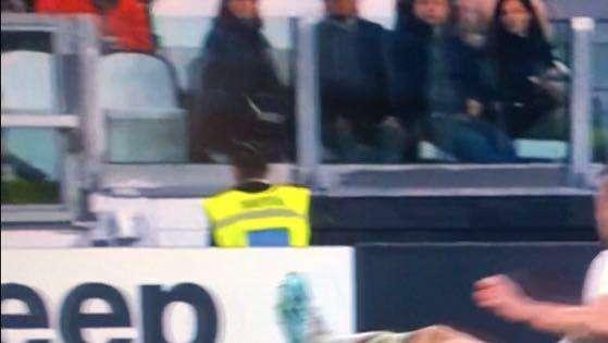 Juve-Bologna, polemiche per un rigore non concesso ai rossoblù. De Leo: "De Ligt, braccio nettamente largo"