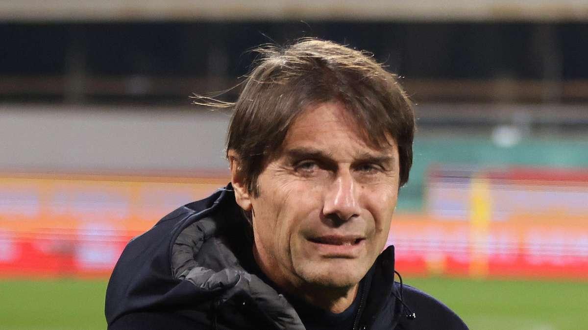 Il Napoli ingrana la quinta: 2-0 all'Hellas Verona ed è nuovamente in vetta alla classifica 