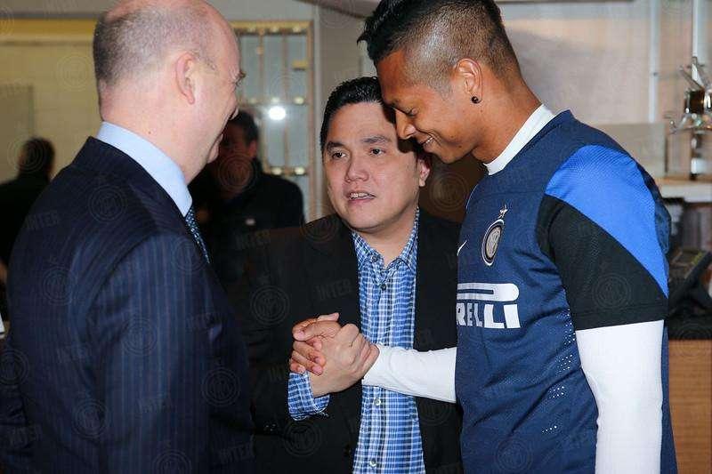 FOTO - Thohir galvanizza Guarin. E Fredy sorride...