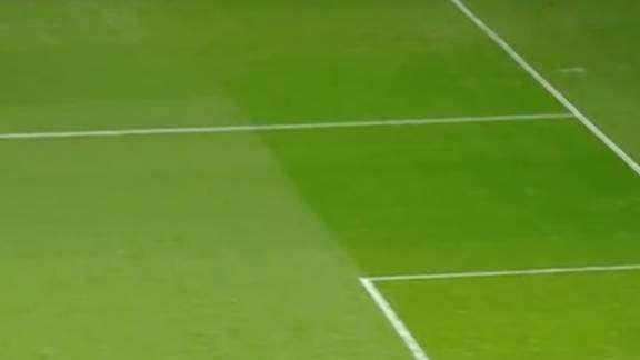 VIDEO - Sommer, che rischio: colpo di reni per salvarsi da un tiro "alla Dimarco" di Turgeman