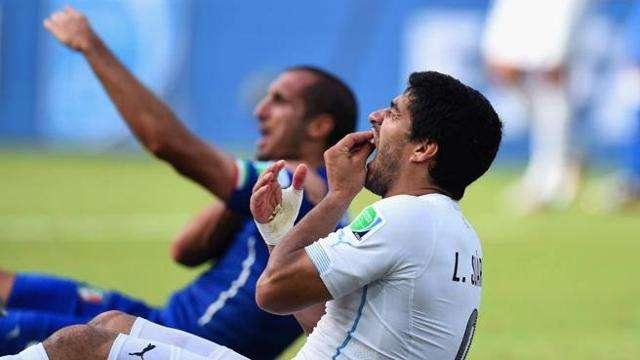 Caso Suarez, Gravina ci scherza su: "Già masticava l'italiano, Chiellini ne sa qualcosa"