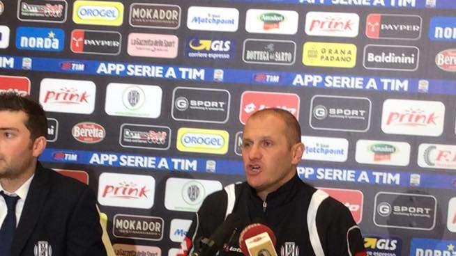 Bisoli in conferenza: "Il rigore? Chiedete a Palacio. Io voglio rispetto per i miei giocatori, come le big!"