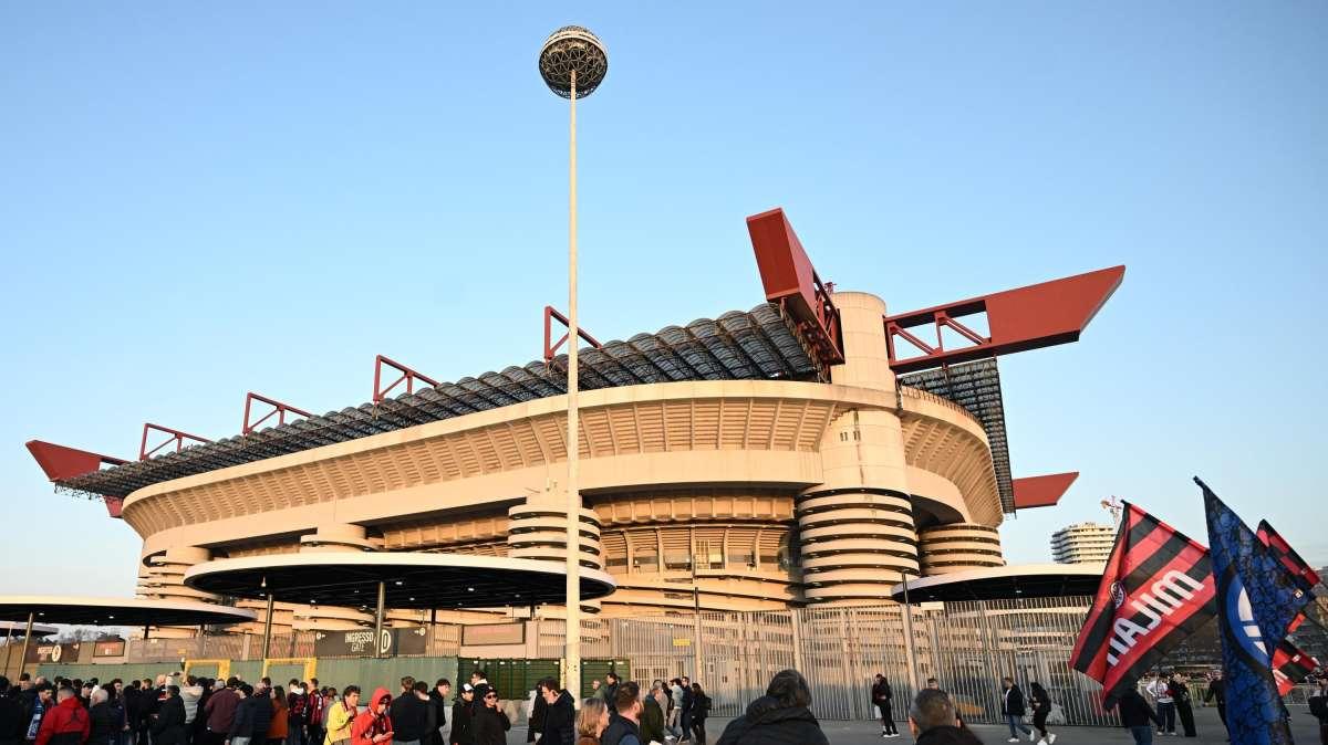 San Siro, primi passi verso l'addio: demolita la biglietteria sud