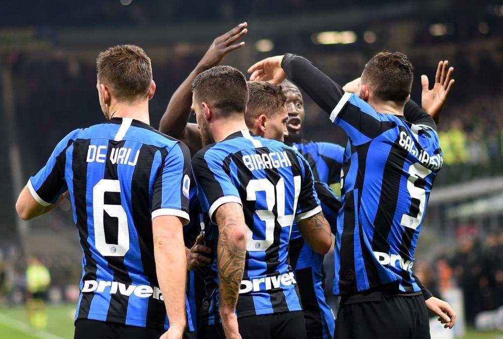 Buonissimo Natale, Inter: i nerazzurri chiudono il 2019 con un roboante poker al Genoa e col primo posto
