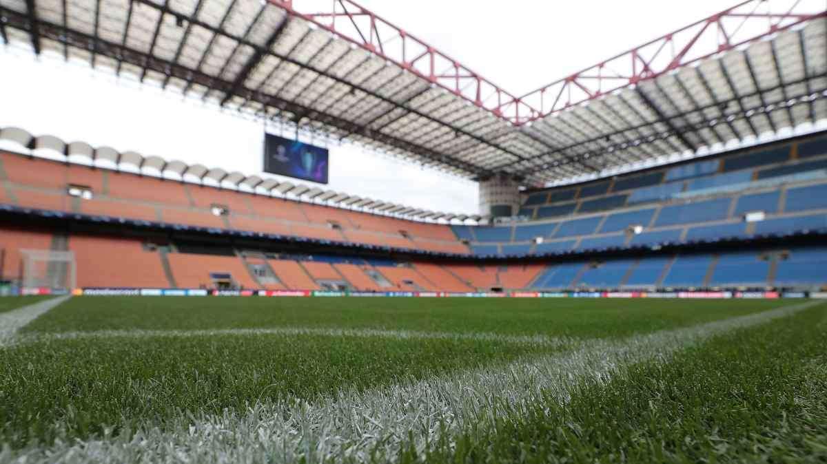 Coronavirus, Governo verso l'ok alle partite a porte chiuse per Serie A e coppe europee