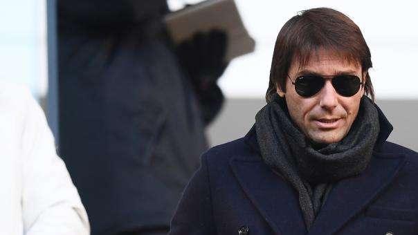 SM - Conte oggi in Italia, domani la firma in sede. Attacco: partono in tre, si punta su Chiesa. Dzeko in stand-by