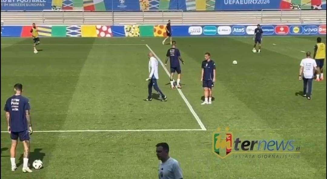 VIDEO - Allenamento azzurro aperto al pubblico: nel menu anche una partitella. Spalletti a colloquio con Frattesi