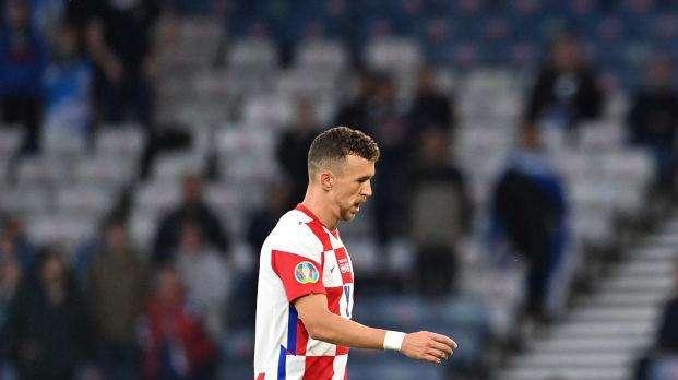 Perisic positivo al Covid-19: salta Croazia-Spagna. Polemiche per i vaccini 