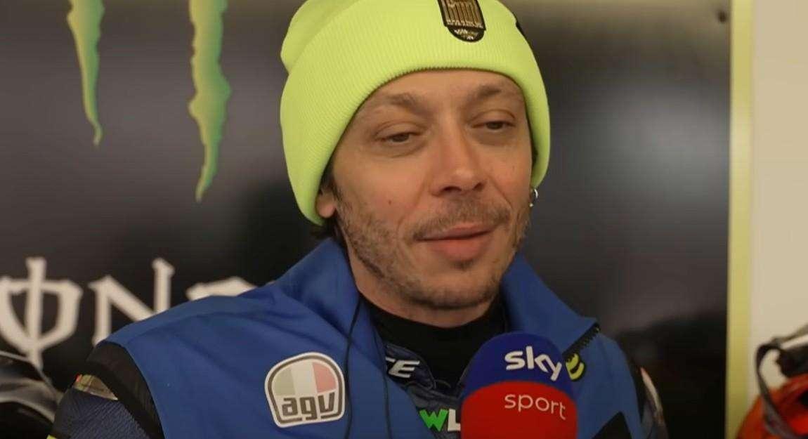 Compie 46 anni Valentino Rossi, il 46 più famoso dello sport: l'Inter gli fa gli auguri con... Ronaldo