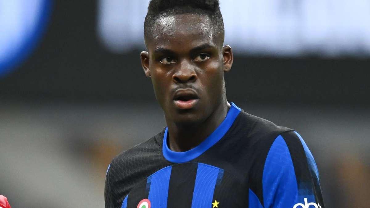 FcIN - L'Inter valuta un prestito semestrale per Bisseck. Due club di Serie A si sono già fatti avanti: il punto