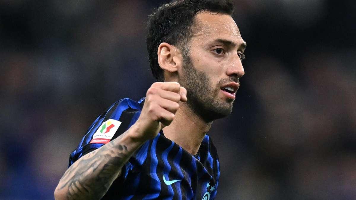 Calhanoglu punto fermo dell'Inter anche la prossima stagione. Contatti per Alajbegovic