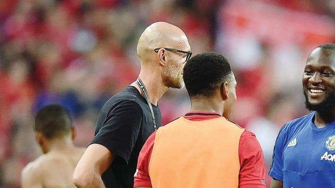 CdS - Lukaku veste Inter: maglia in mano e dribbling sul futuro