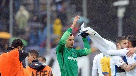 L'Inter accetta miracoli. Handa bacia il legno, Icardi esorcizza, JoJo betaniano