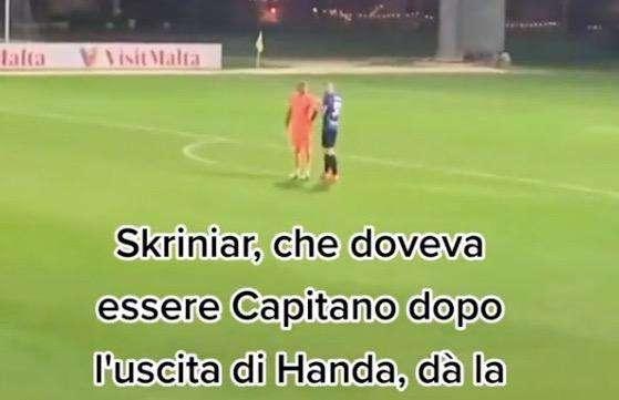 VIDEO - Handanovic lascia il campo, arriva il grande gesto di Skriniar: fascia da capitano stretta al braccio di Cordaz