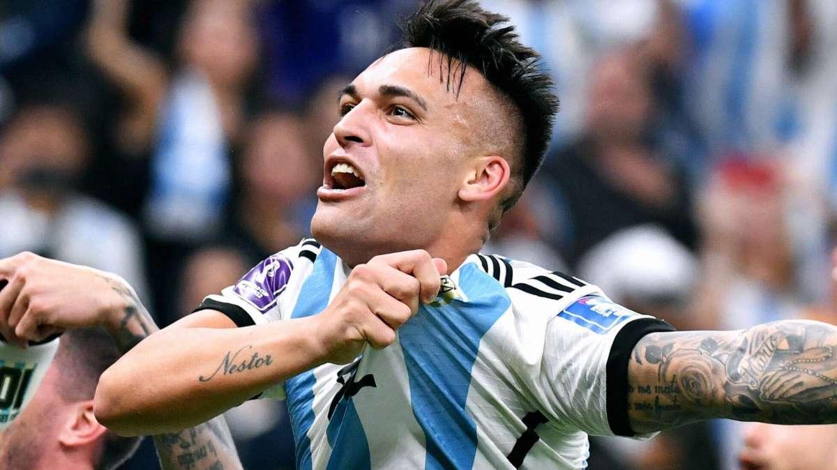 Kempes: "Lautaro bomber e capitano dell'Inter, ma ha lo svantaggio che Alvarez ha fatto benissimo in Qatar"