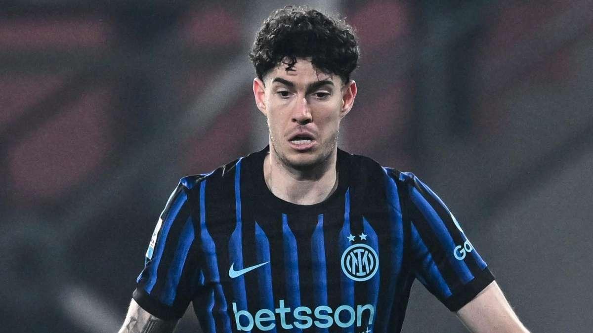 GdS - Pioggia di fischi per Bastoni al Via del Mare, l'Inter lo applaude all'uscita dal campo: tutti attorno ad Ale