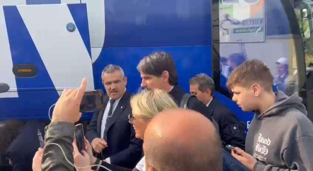 VIDEO - L'Inter parte alla volta di Bologna: da Marotta a Inzaghi, grande entusiasmo per il gruppo nerazzurro