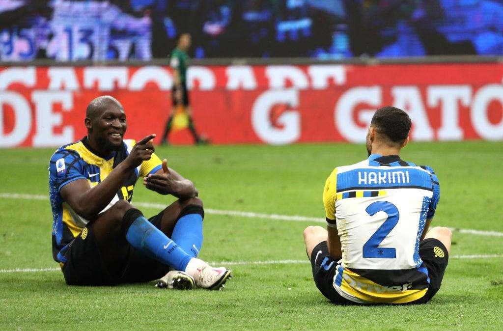 Siparietto Lukaku-Hakimi, il belga: "Siamo campioni. Cosa mi regali per il compleanno?"
