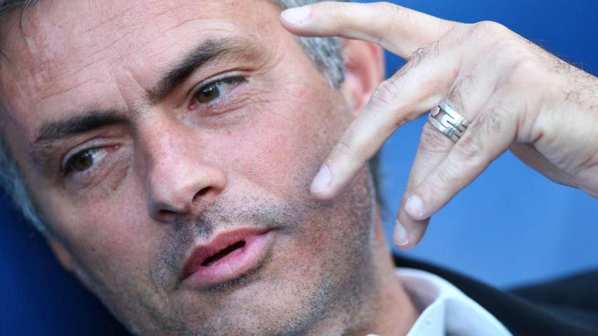Marca insegna ai tifosi del Real il coro per Mou!