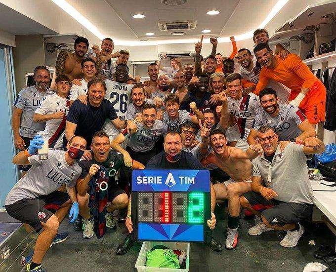 Il Bologna passa a San Siro e fa festa negli spogliatoi: "Foto di rito"