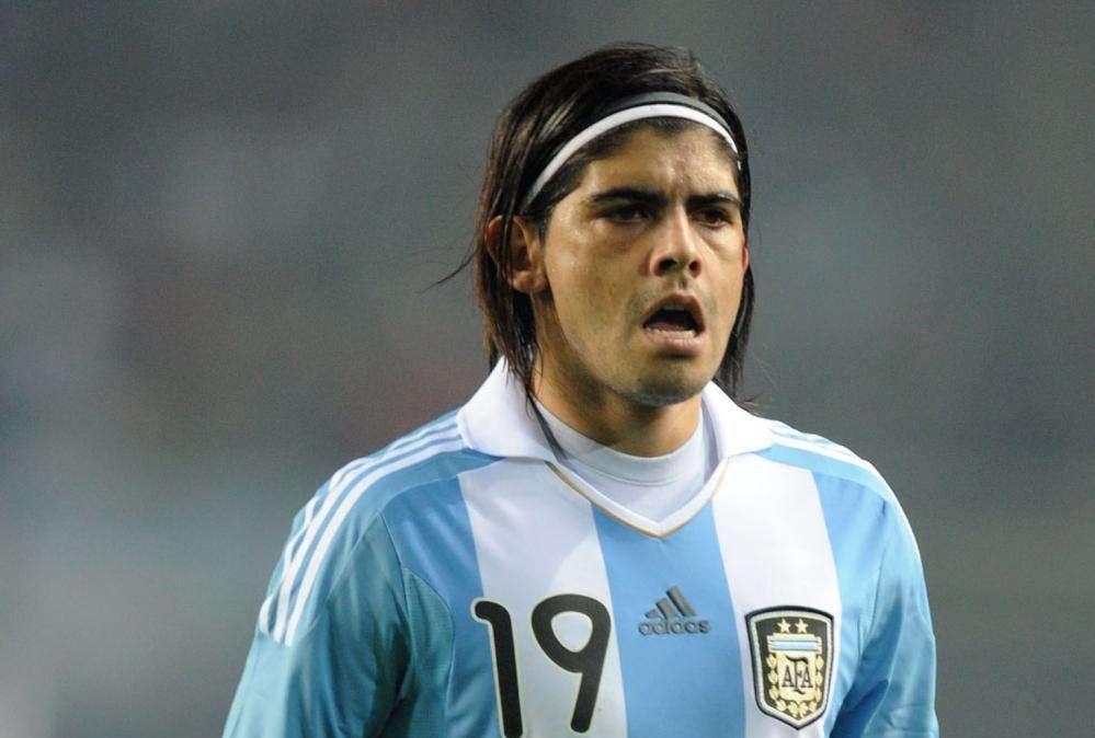 Banega confonde tutti: foto con la maglia del Real!