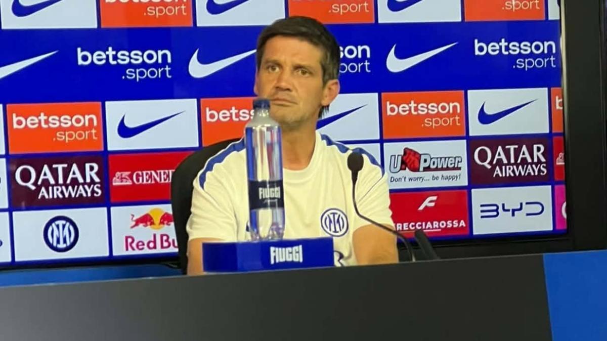 Chivu: "Allenare l'Inter nel nuovo stadio? Dura resistere. Derby, dobbiamo farci una domanda"