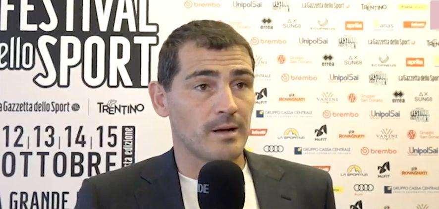 Casillas: "Dopo il derby pensavo a una crisi Milan, ora è a braccetto con l'Inter per il titolo"
