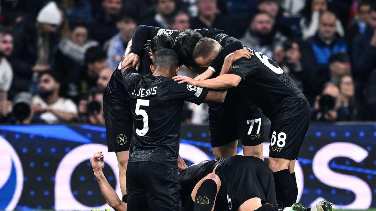 Napoli oggi a riposo. La squadra di Mazzarri riprenderà domani gli allenamenti in vista dell'Inter 
